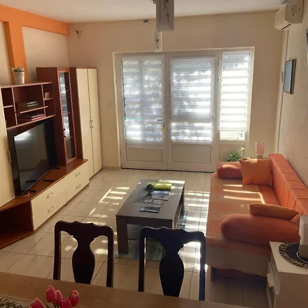 Escape From Center Makarska