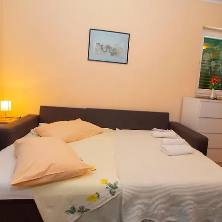 Escape From Center Макарска