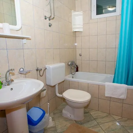 Escape From Center * Макарска