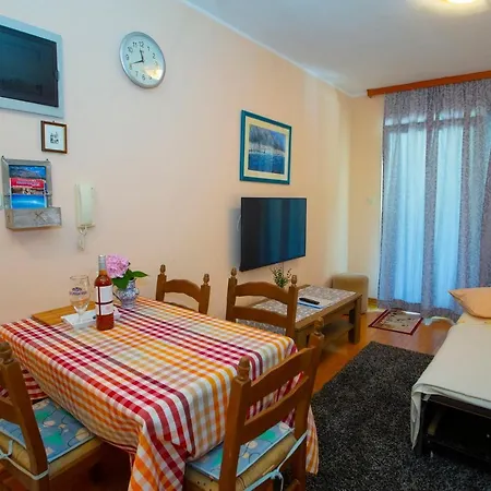 Escape From Center Макарска