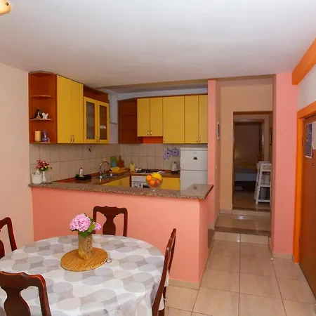 Апартаменты Escape From Center *