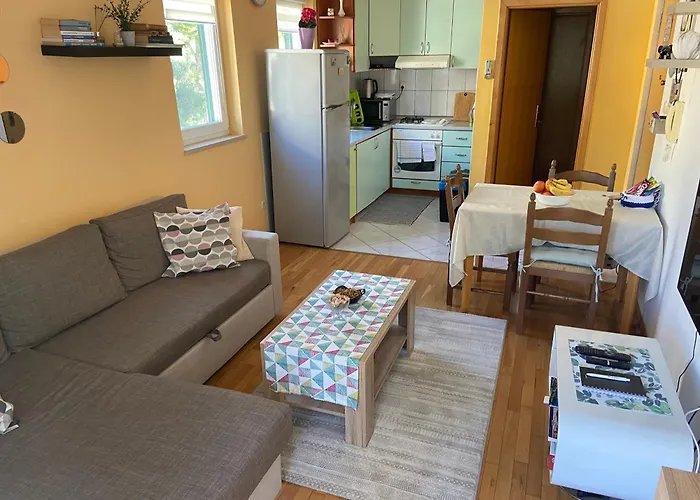 Escape From Center Makarska