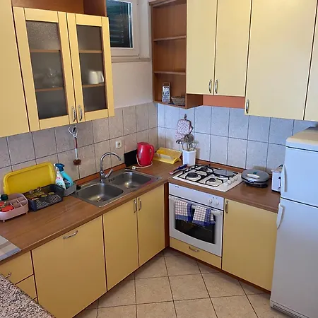 Escape From Center * Makarska