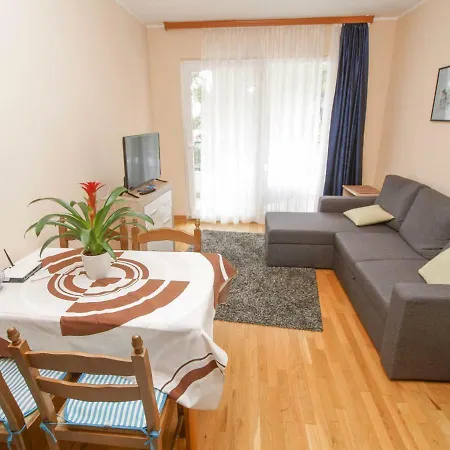 Escape From Center Apartment Makarska