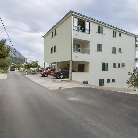 Apartment Escape From Center *