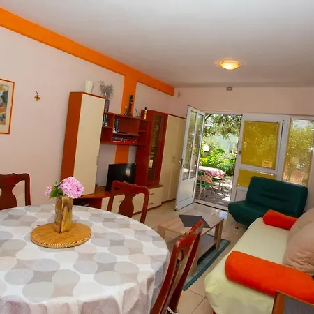 Escape From Center Apartment Makarska