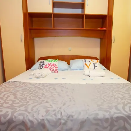 Escape From Center Apartment Makarska
