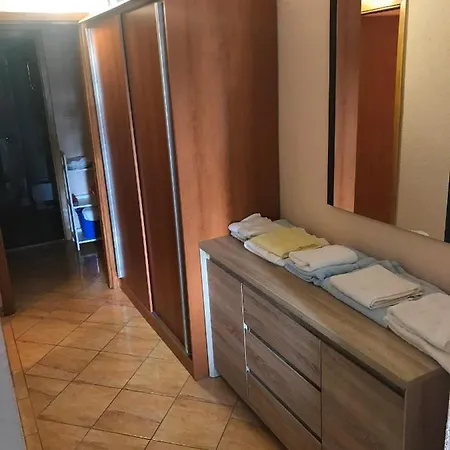 Apartment Escape From Center *