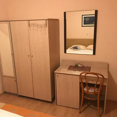 Escape From Center Apartment Makarska