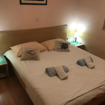 Escape From Center Apartment Makarska