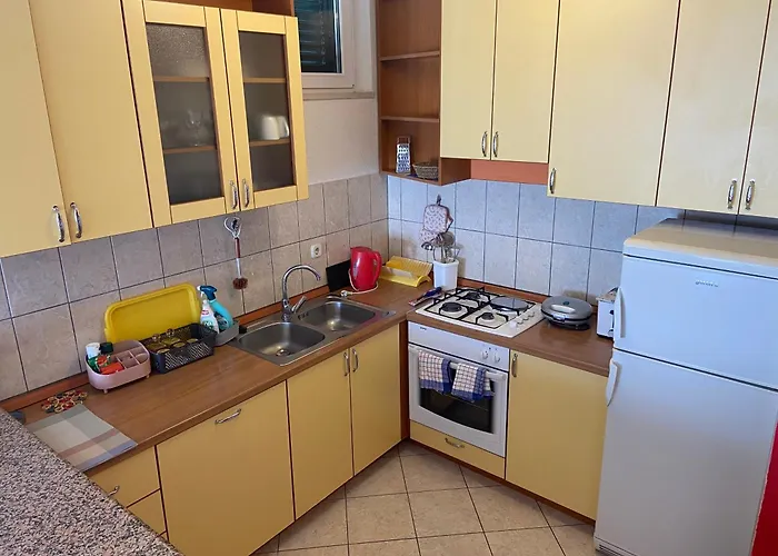 Escape From Center * Makarska