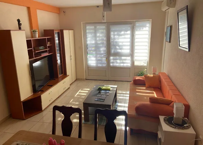 Escape From Center Makarska