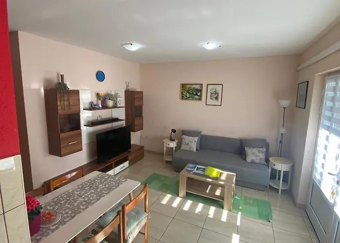 Escape From Center * Makarska