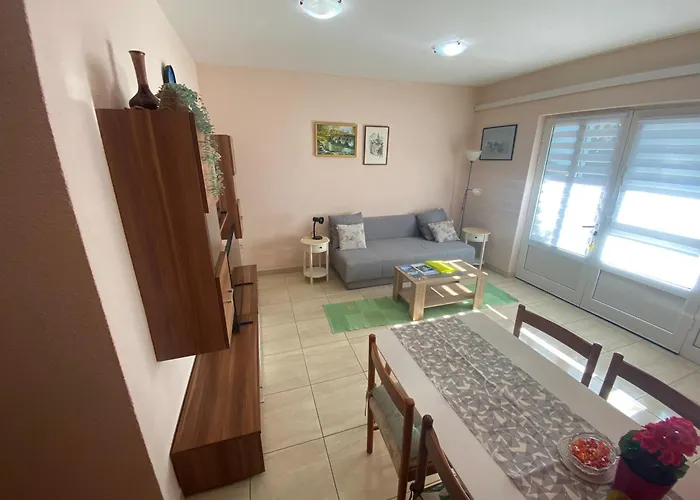 Escape From Center Apartman