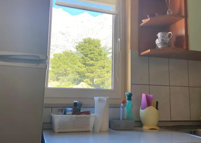 Escape From Center * Makarska