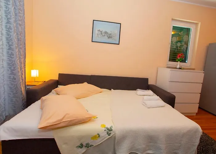 Escape From Center Makarska