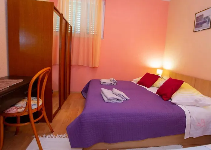 Apartman Escape From Center