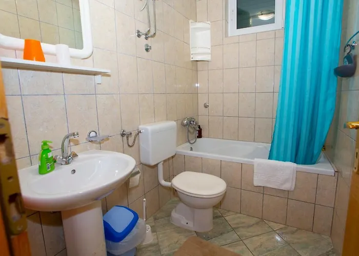 Escape From Center * Makarska