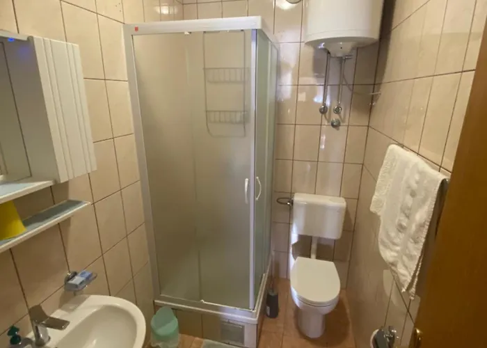 Apartment Escape From Center *