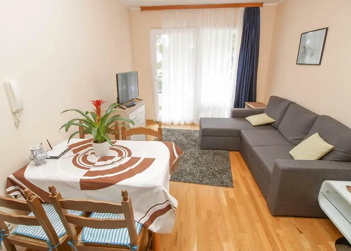 Escape From Center Apartment Makarska