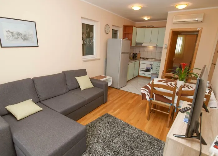 Apartment Escape From Center *