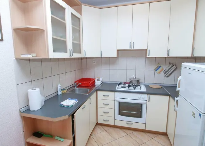 Escape From Center * Makarska