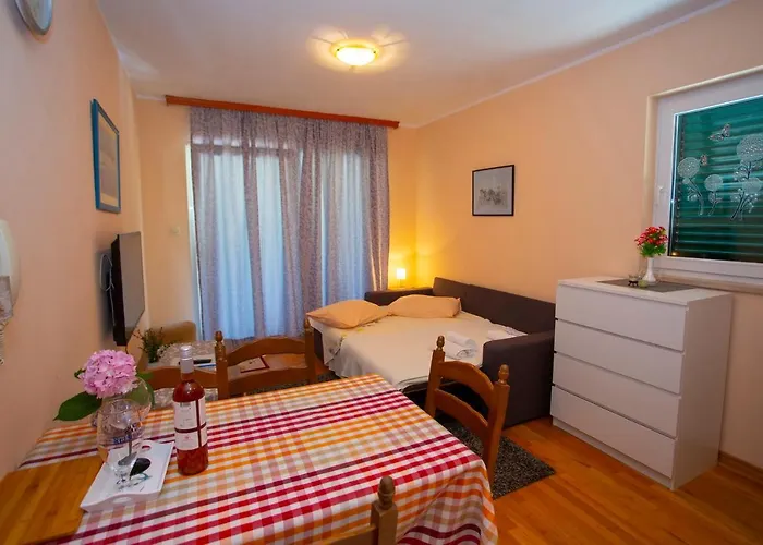 Apartment Escape From Center