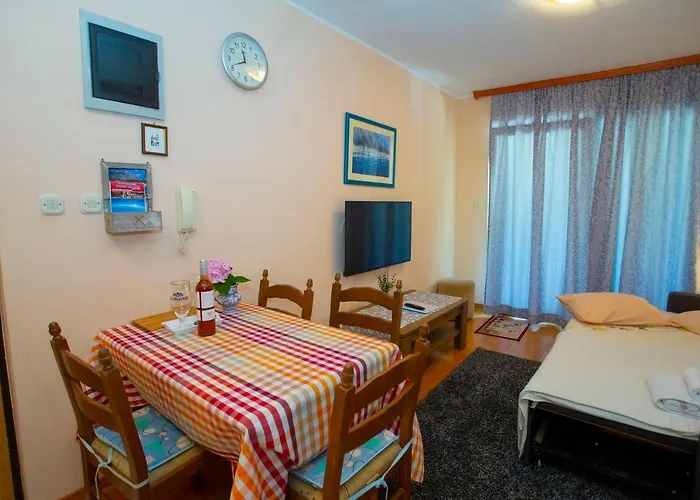 Escape From Center Makarska