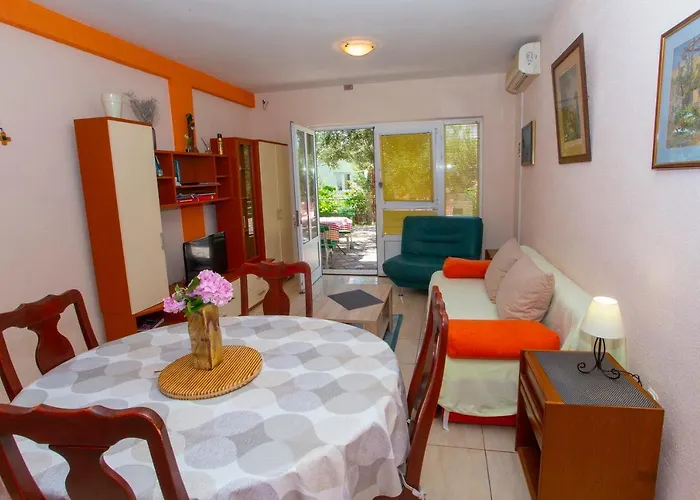 Escape From Center Apartment Makarska