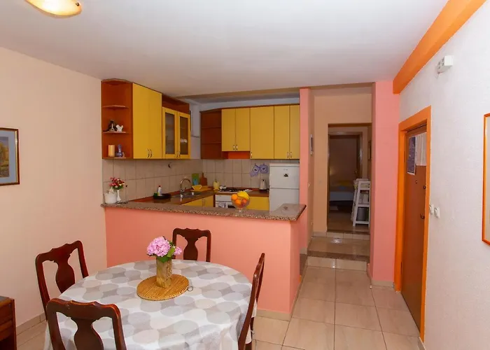 Apartment Escape From Center *