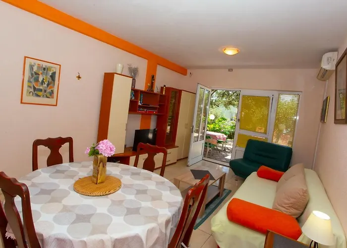 Escape From Center Apartment Makarska