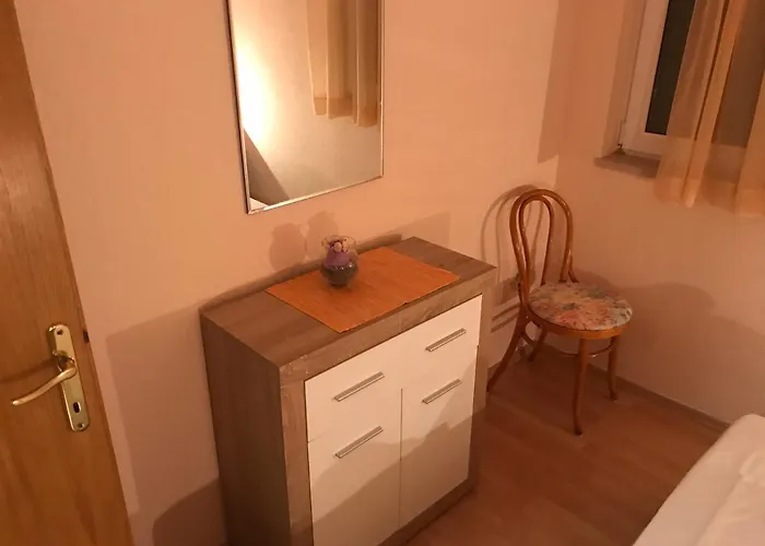 Escape From Center Apartment *