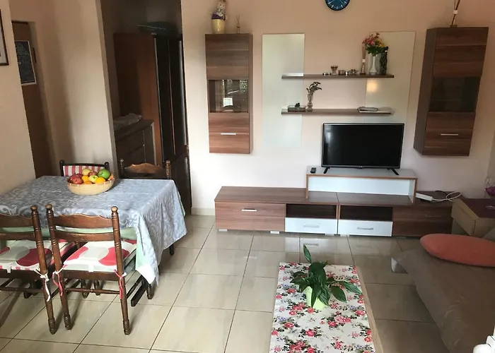 Apartment Escape From Center