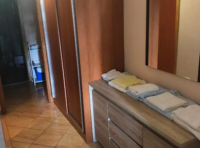 Apartment Escape From Center *