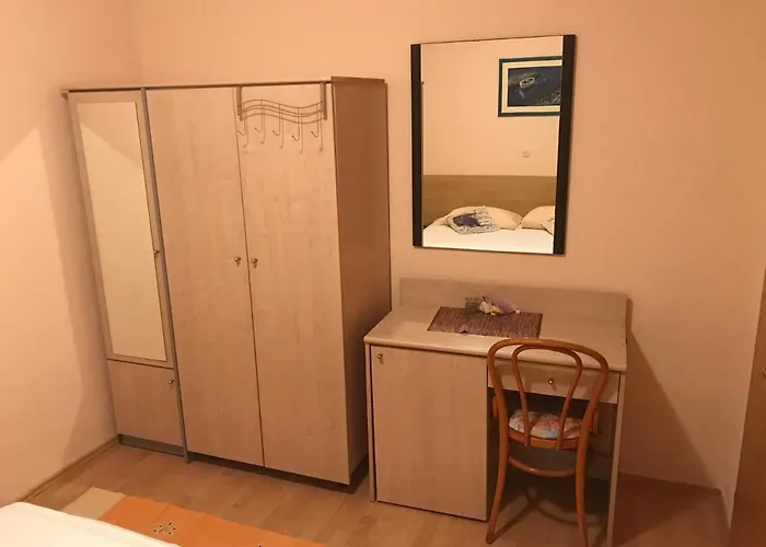 Escape From Center Apartment Makarska